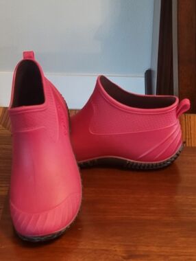 Brand New ,Pink Waterproof Slip-On Rain  Shoes Size 6 Women's